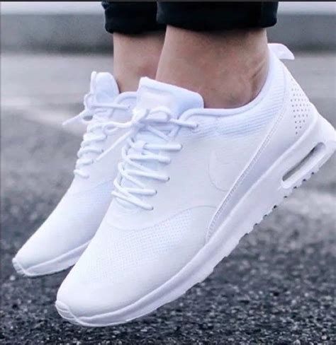 dames sneaker wit nike|nike athletic sneakers women.